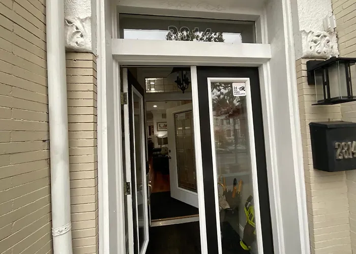 Classy Victorian Brownstone Subway Shopping